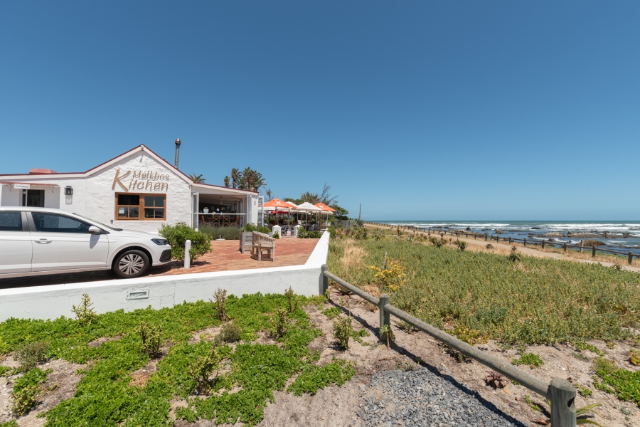 To Let 5 Bedroom Property for Rent in Melkbosstrand Central Western Cape